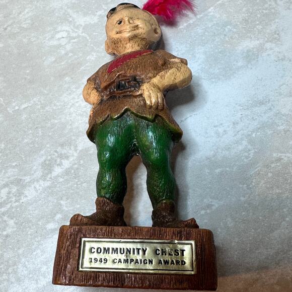 1946-49 Vintage Peter Pan with red feather Community Chest award trophy figurine - Picture 5 of 12